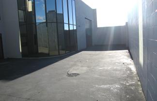 Office Facilities with Storage - Workshop