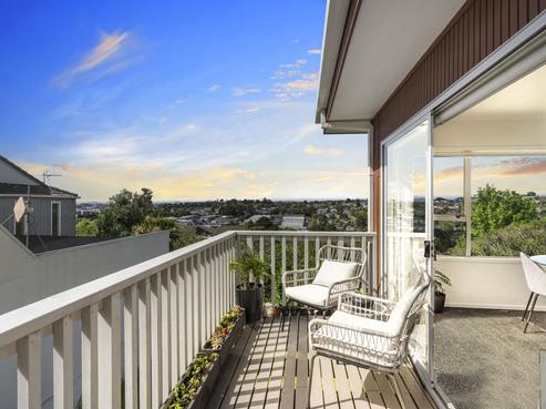 2/51A Target Road, Totara Vale