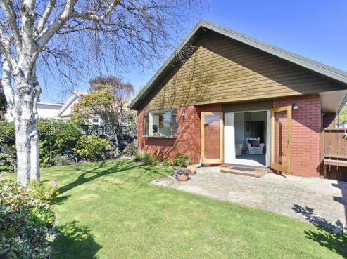 1/164 Main Road, Redcliffs