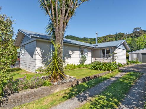 25 Churchill Crescent, Featherston
