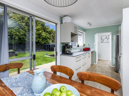 42 Hellyers Street, Birkdale