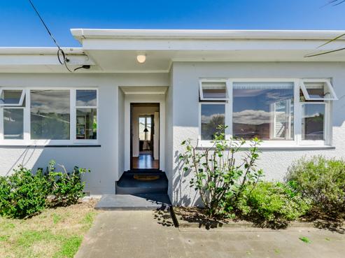 131 Renown Road, Raumati South