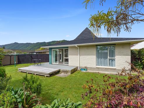 17 Rewarewa Crescent, Waikanae