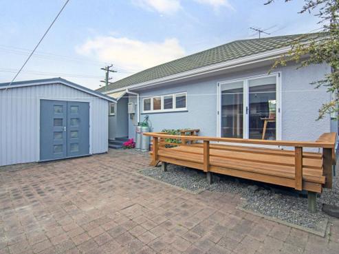 76 Neale Avenue, Stoke