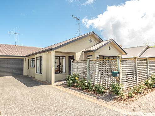 102E Peakes Road, Springvale