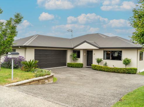 97 Farnborough Drive, Grandview Heights
