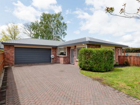 39A Bouverie Crescent, Flagstaff