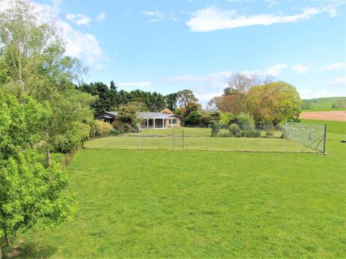 1962 State Highway 2, Waipukurau and Surrounds