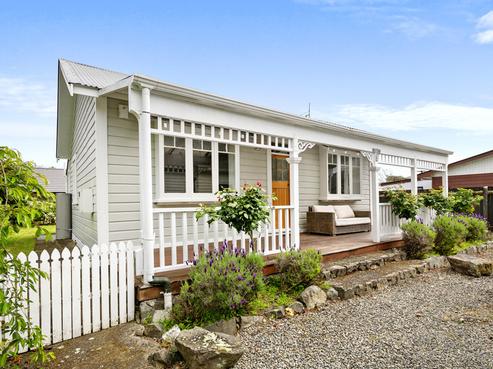 15 Waldie Grove, Avalon