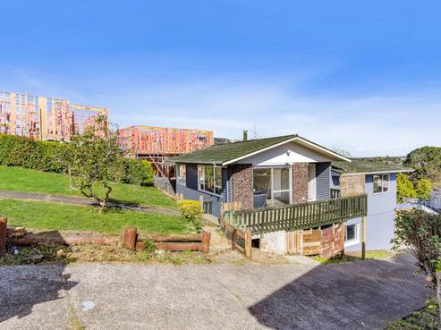 42 Cyclarama Crescent, Massey