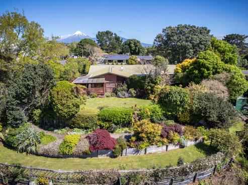 2 Byron Place, Whalers Gate