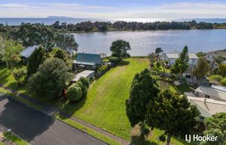 22 Pohutukawa Drive, Athenree