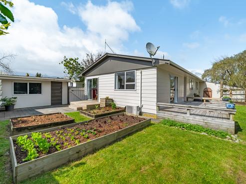 114 California Drive, Totara Park