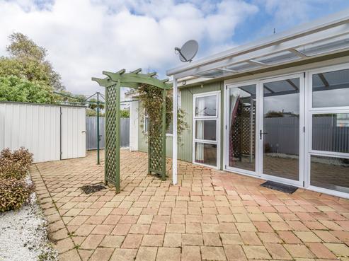 2/16A Fulton Street, Gladstone