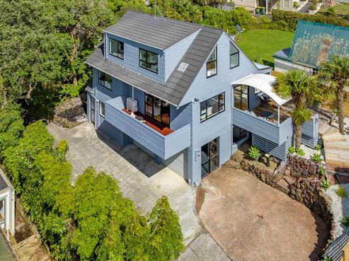 2/126 Beach Road, Castor Bay