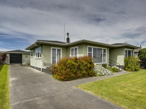61 Exeter Crescent, Pirimai