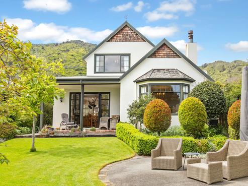 18 Huia Street, Waikanae