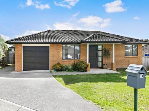18 Misty Valley Drive, Henderson