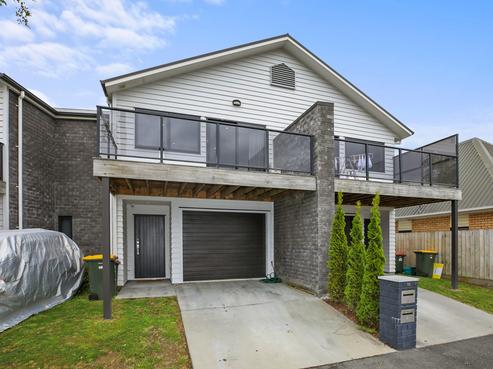 2/16 Jones Crescent, Melville