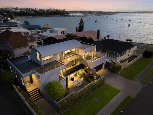 2/58 The Parade, Bucklands Beach