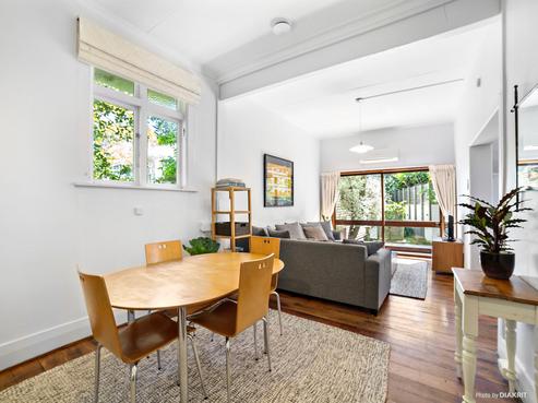 8 Hall Street, Newtown