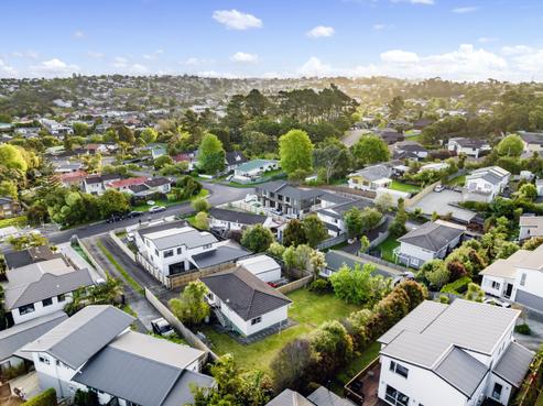 25 Helleur Road, Massey