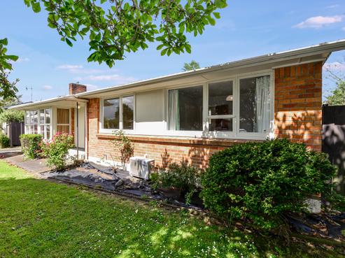 6 Pickering Crescent, Chedworth