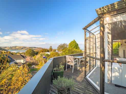 17 Garfield Avenue, Roslyn