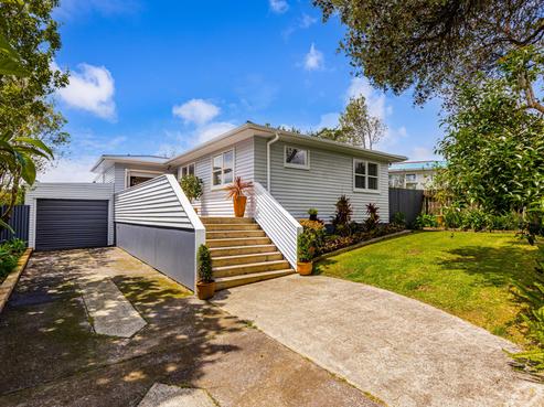 18 Taioma Crescent, Te Atatu Peninsula