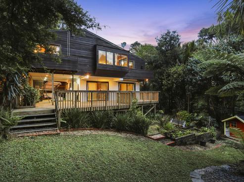 132 Woodlands Park Road, Titirangi