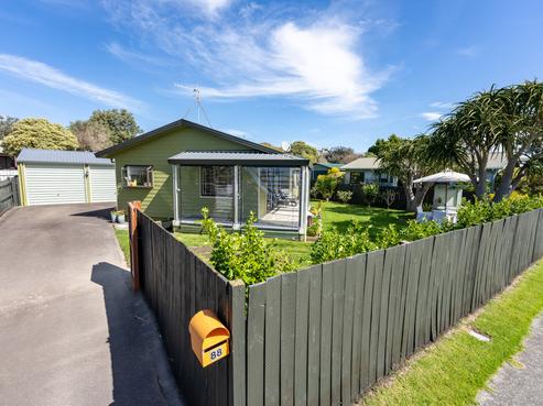 88 Queens Road, Waikanae Beach