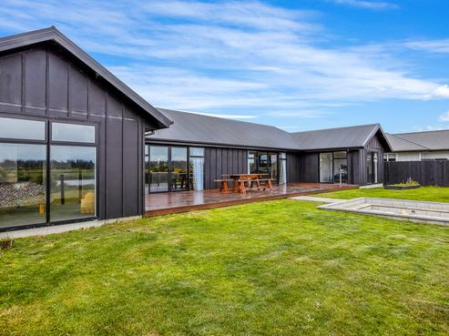 99 Tiritiri Moana Drive, Pegasus