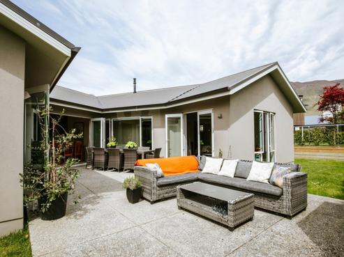 16 Lansdown Street, Wanaka