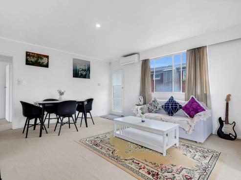 2/14 Downing Street, Glenfield