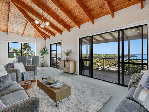 1435 Whangaparaoa Road, Army Bay