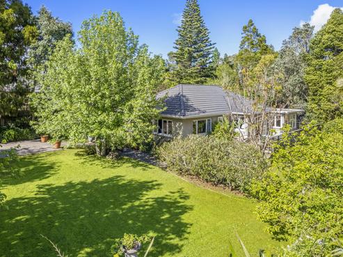 11 Tane Road, Laingholm