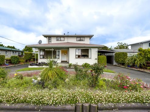 608 Murdoch Road East, Akina