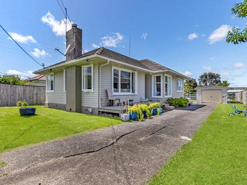 73 Roberts Road, Te Atatu South
