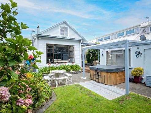 44 Meeanee Quay, Westshore