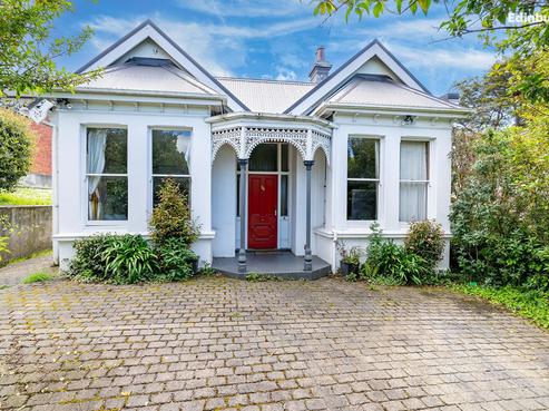 390 Stuart Street, Roslyn