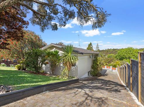 61 Daffodil Street, Titirangi
