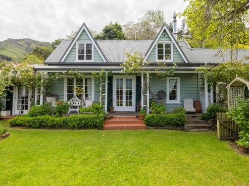 33 Sandy Beach Road, Governors Bay