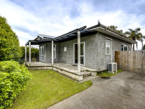 511 French Street, Akina