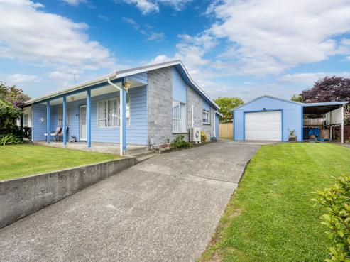 2/8 Cederholm Grove, Brown Owl