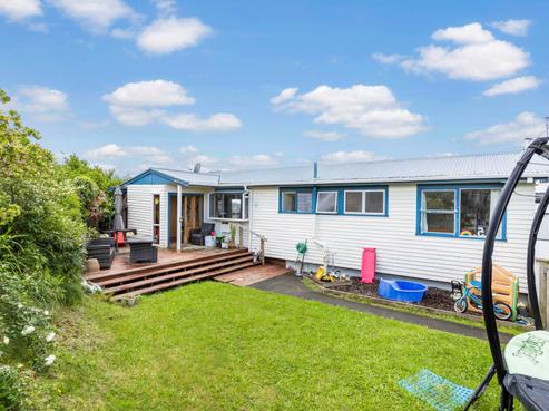 593 East Coast Road, Browns Bay