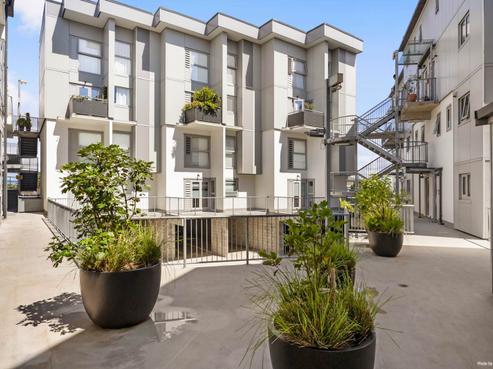 24/2 Western Springs Road, Morningside