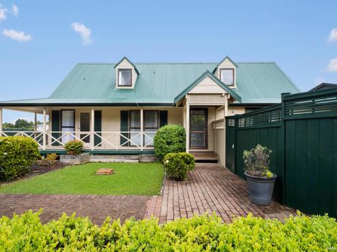 6 Orinda Close, Botany Downs