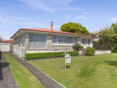 60 The Drive, Brookfield
