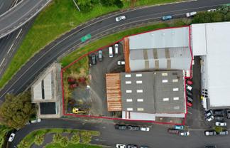 Standalone industrial warehouse in Kingsland 