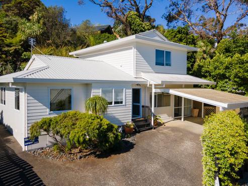 2/106 Stapleford Crescent, Browns Bay
